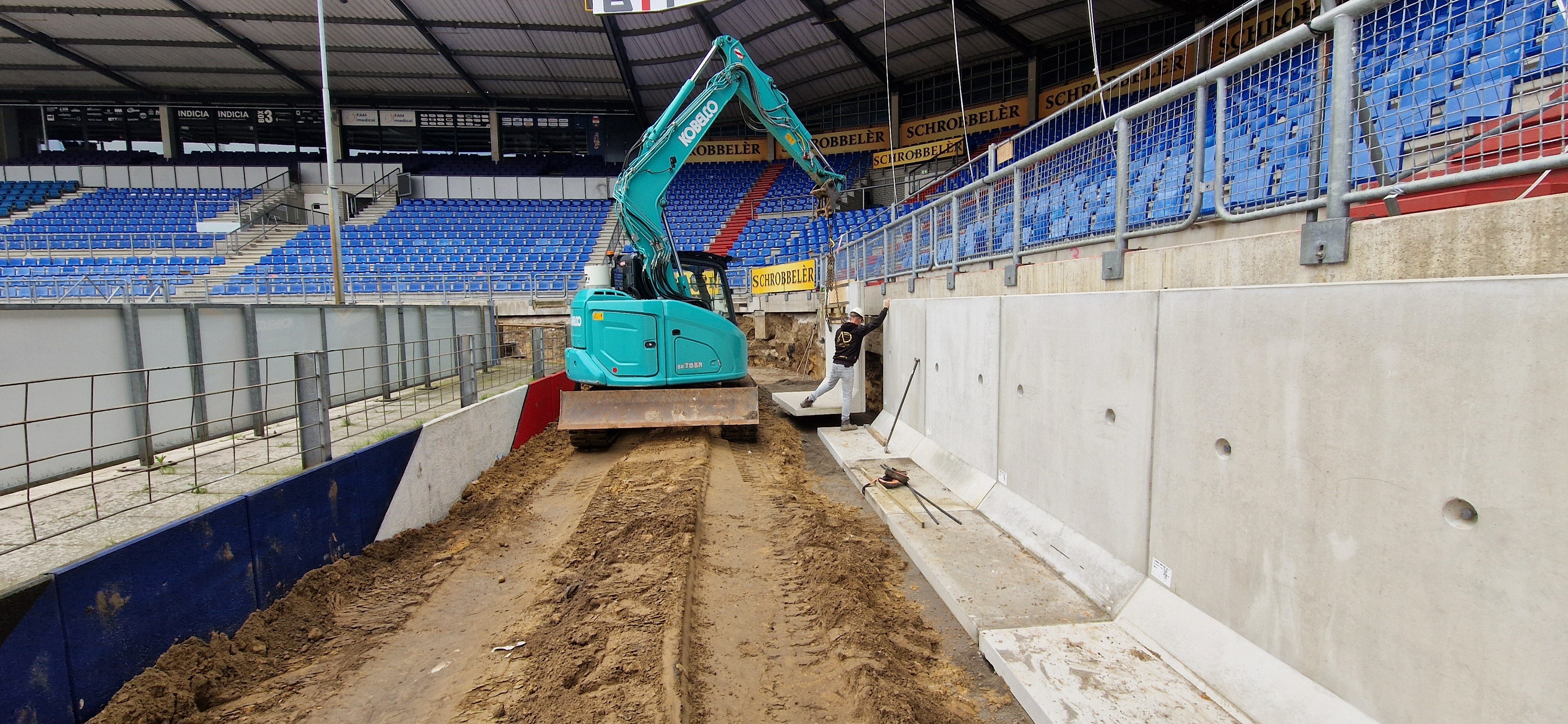 Keerwanden Kemper bij Willem II stadion